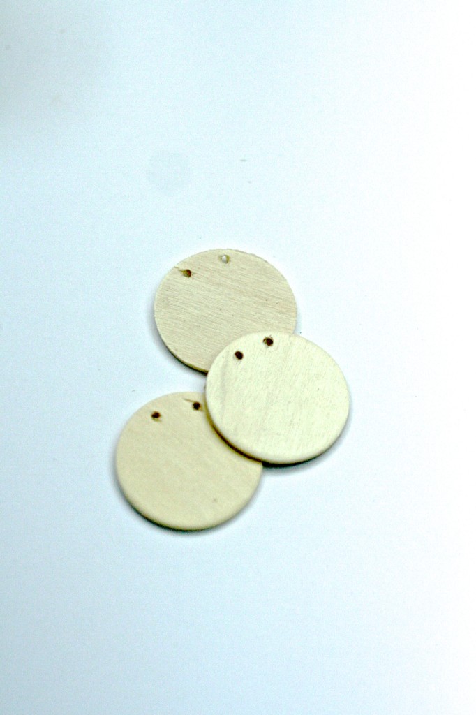 2-how-to-make-painted-wood-necklace-dear-handmade-life