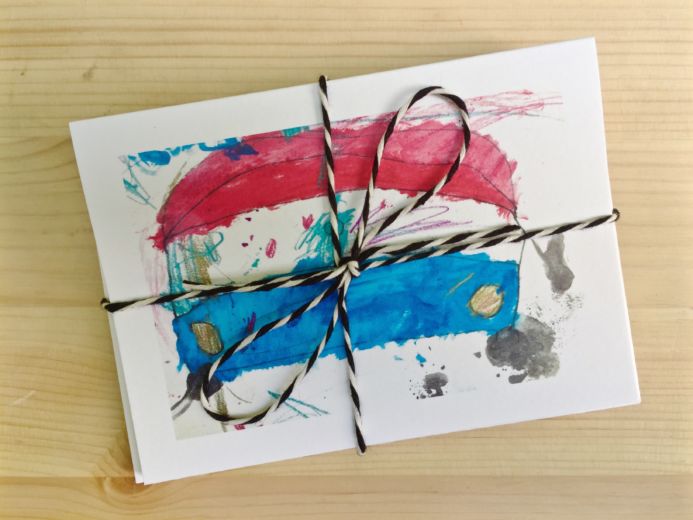 How to create notecard sets of your child’s artwork from Dear Handmade Life