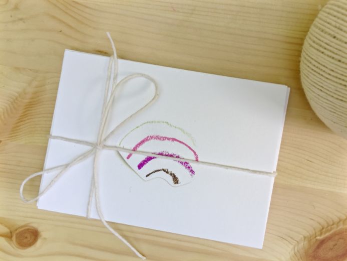 How to create notecard sets of your child’s artwork from Dear Handmade Life