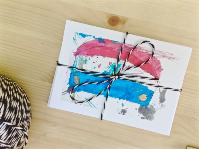 How to create notecard sets of your child’s artwork from Dear Handmade Life