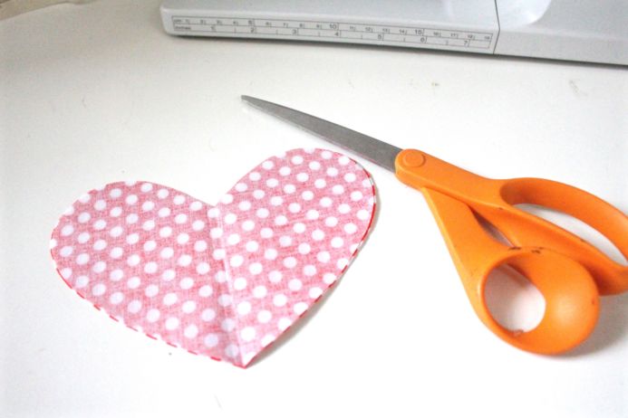 DIY Sewing Machine Pin Cushion from Dear Handmade Life