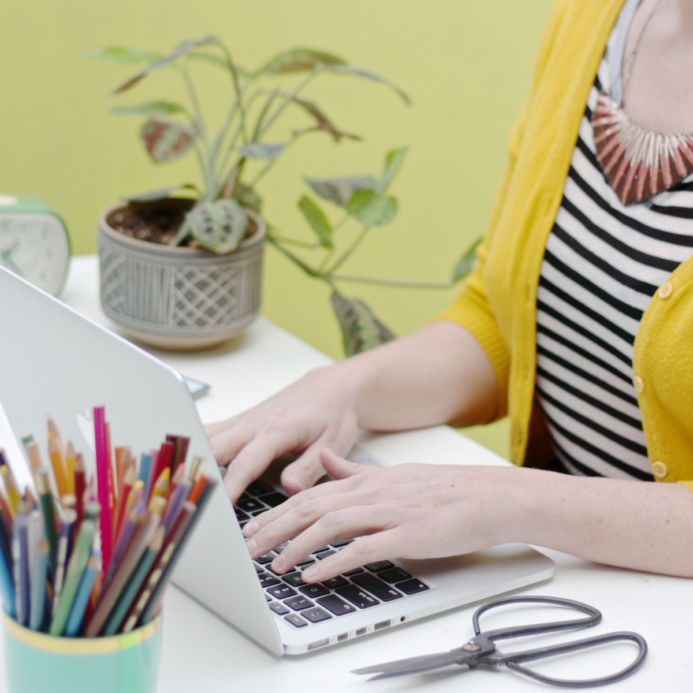 Why makers and creative entrepreneurs need a business bank account + a FREE business bank account cheat sheet from Dear Handmade Life