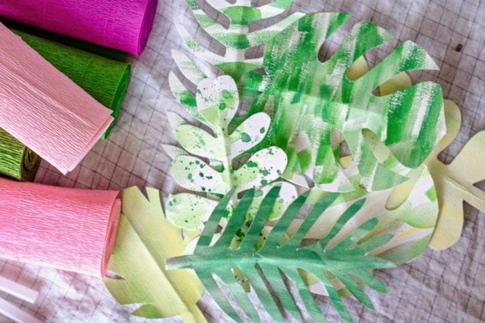 DIY watercolor and crepe paper paper tropical monstera plant garland from Dear Handmade Life