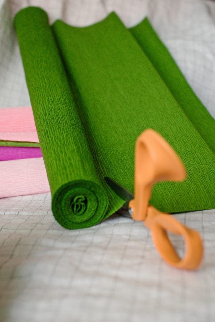 DIY watercolor and crepe paper paper tropical monstera plant garland from Dear Handmade Life