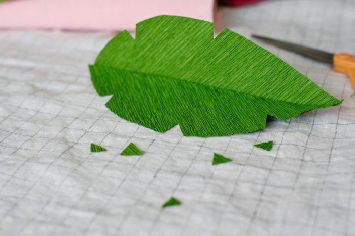 DIY watercolor and crepe paper paper tropical monstera plant garland from Dear Handmade Life