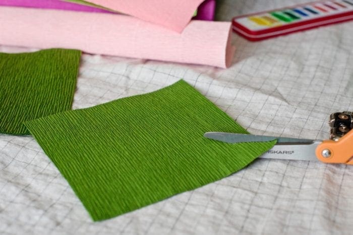 DIY watercolor and crepe paper paper tropical monstera plant garland from Dear Handmade Life