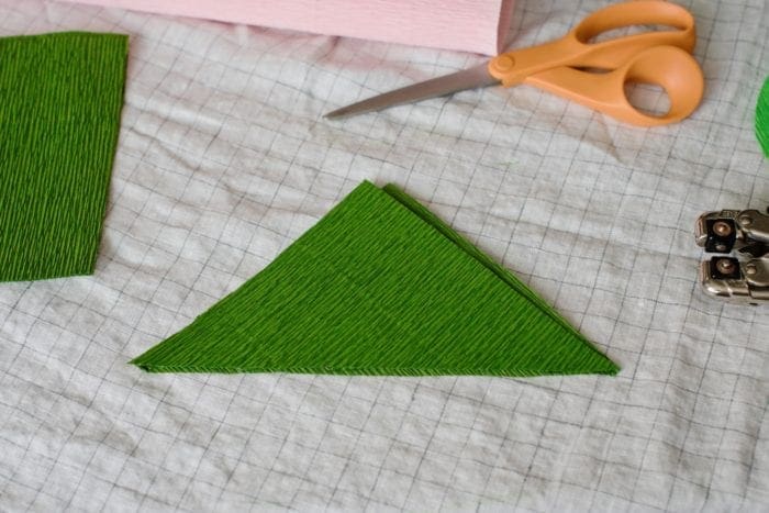 DIY watercolor and crepe paper paper tropical monstera plant garland from Dear Handmade Life