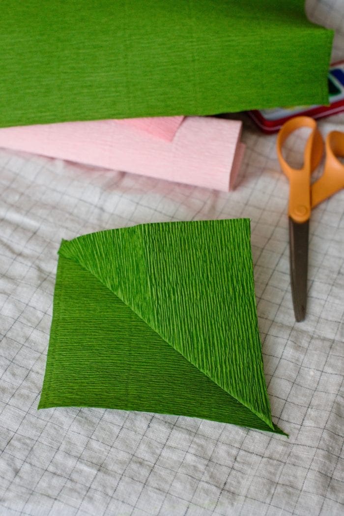 DIY watercolor and crepe paper paper tropical monstera plant garland from Dear Handmade Life